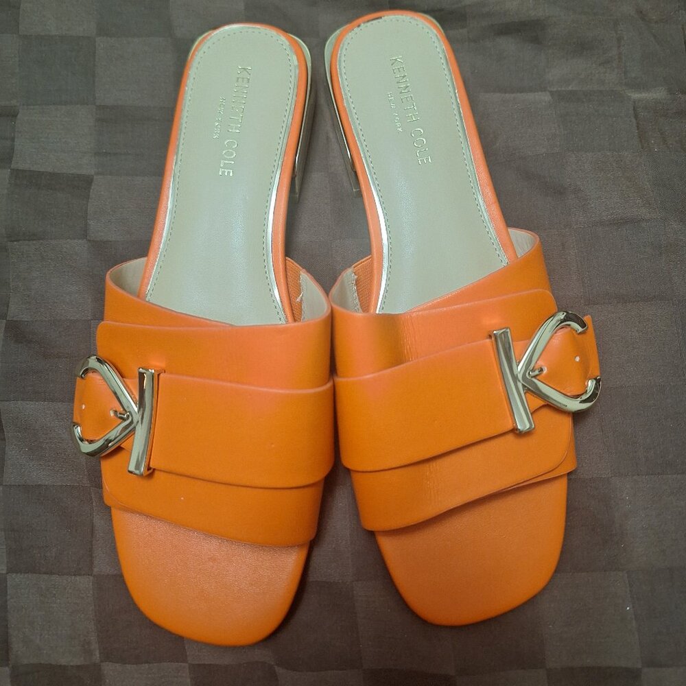 KENNETH COLE SLIPPERS NEW.